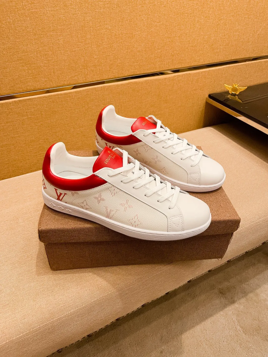 Men's shoes💰 380💰🔥[LV]🔥Louis Vuitton, high-end men's shoes brand, official website 1:1 latest masterpiece: the upper is made of Italian imported first-layer cowhide with a comfortable and breathable lining➕original non-slip and wear-resistant outsole🔥, making walking more convenient and comfortable! An exclusive new model, a stunning work, a beautiful 1:1 replica [color] compared to the official quality! Create a fashionable personality to set off your uniqueness! A must-have for trendy men! Classic🔥Size: 38-44 Color: 🔥Multiple colors available🔥